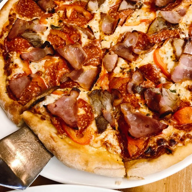 18" Meatlover Pizza.