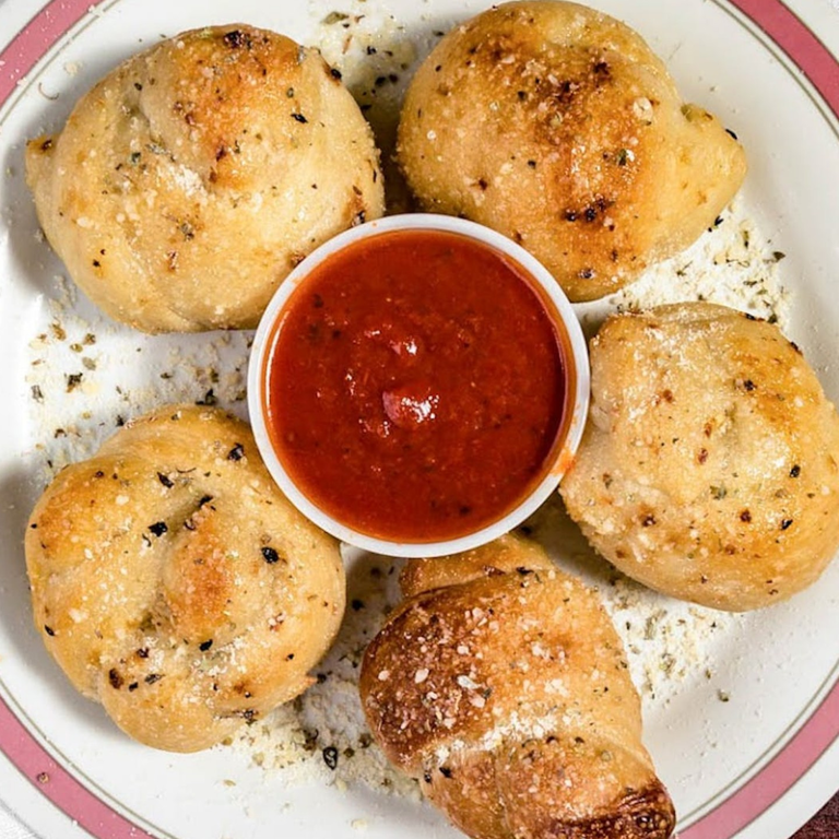 Freshly Baked Garlic Knots – A Flavorful Side!